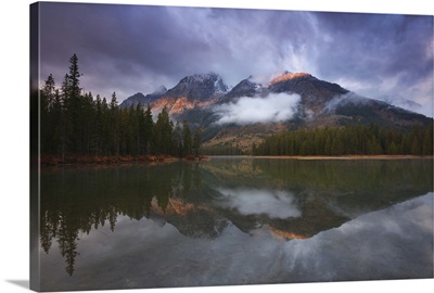 Sunrise at Leigh Lake