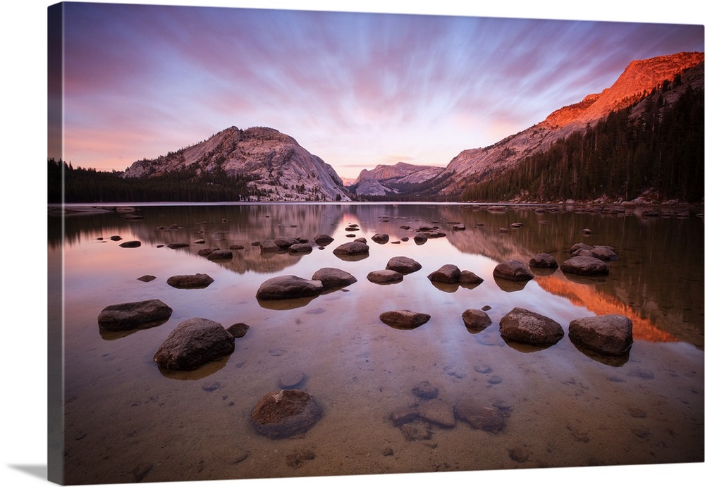 Sunset at Tenaya lake in Yosemite National Park.