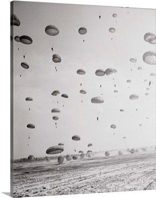 Troops of the 82nd airborne division and the XV1L1 airborne corps parachute landing