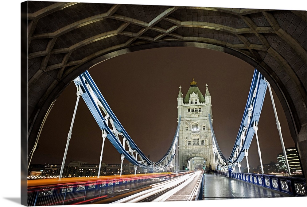 UK, London, Tower Bridge, Thames River, dusk, blurred motion