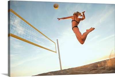 USA, California, Los Angeles, woman playing beach volleyball