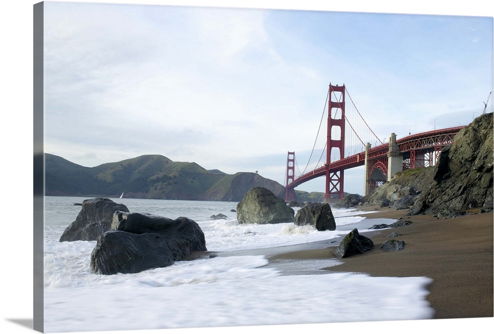 USA, California, San Francisco, Golden Gate Bridge and Baker Beach