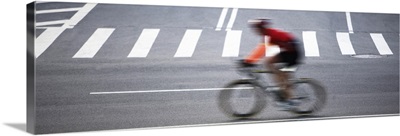 USA, New York City, Cyclist on street