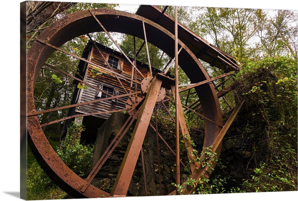 USA, North Carolina, Valdese, McGalliard Falls, Meytre Grist Mill, Water mill