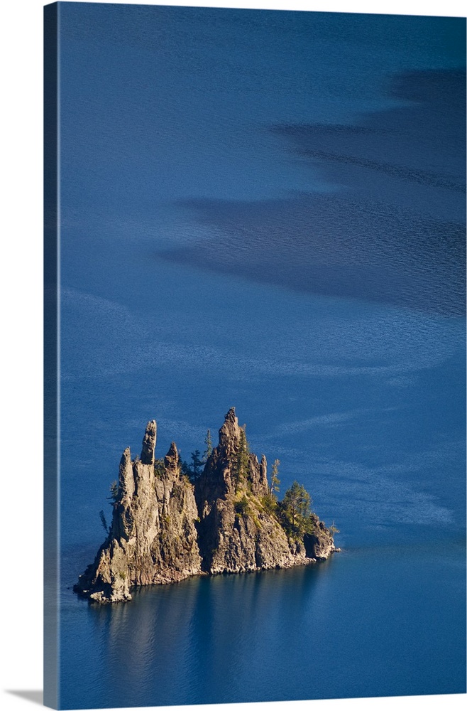 USA, Oregon, Crater Lake, Phantom Ship