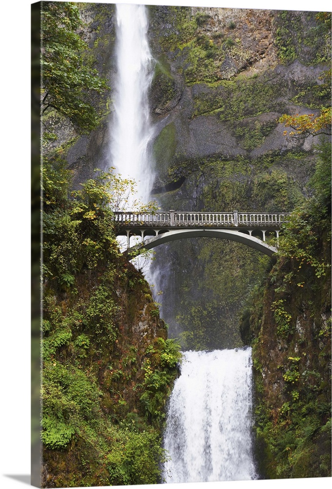 Multnomah Falls and bridge, outside Portland, Oregon, USA