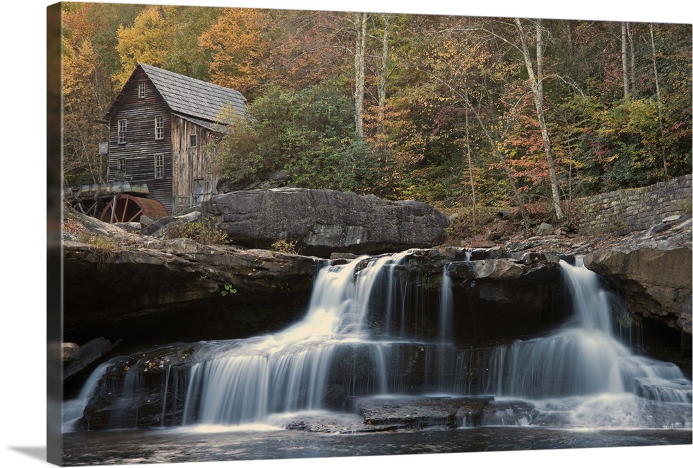 USA, West Virginia, Babcock State Park, Mill on creek in forest