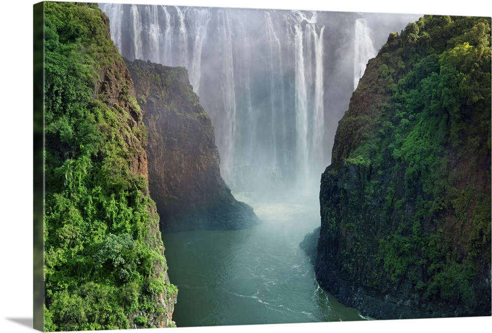 Zimbabwe side of Victoria Falls, (Mosi-oa-Tunya). Victoria Falls is a waterfall of 355ft (109m) on the Zambezi River on th...