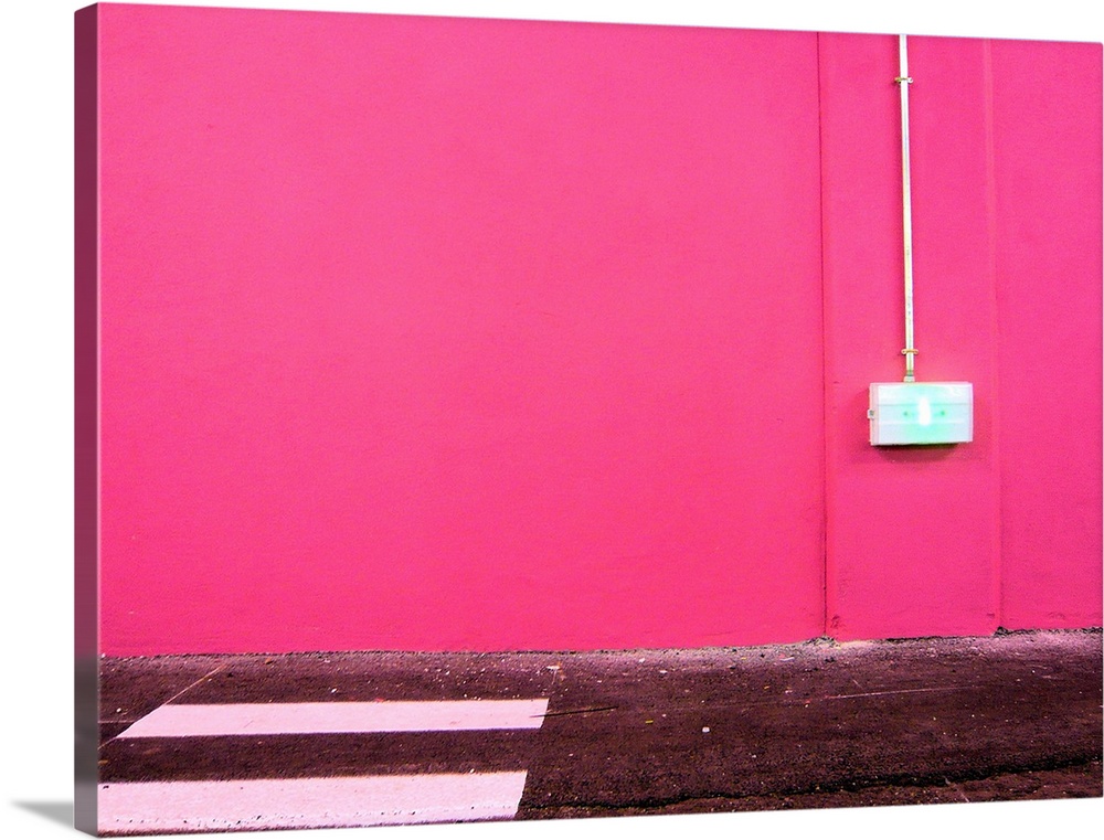 Wall painted in pink, level 0 of the parking lot of the Beaulieu shopping mall