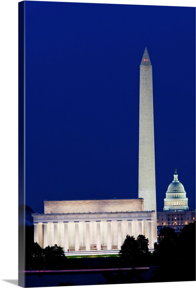USA, District of Columbia, Washington, DC, Lincoln Memorial, Washington Monument and Capitol Rotunda at dusk on summer eve...