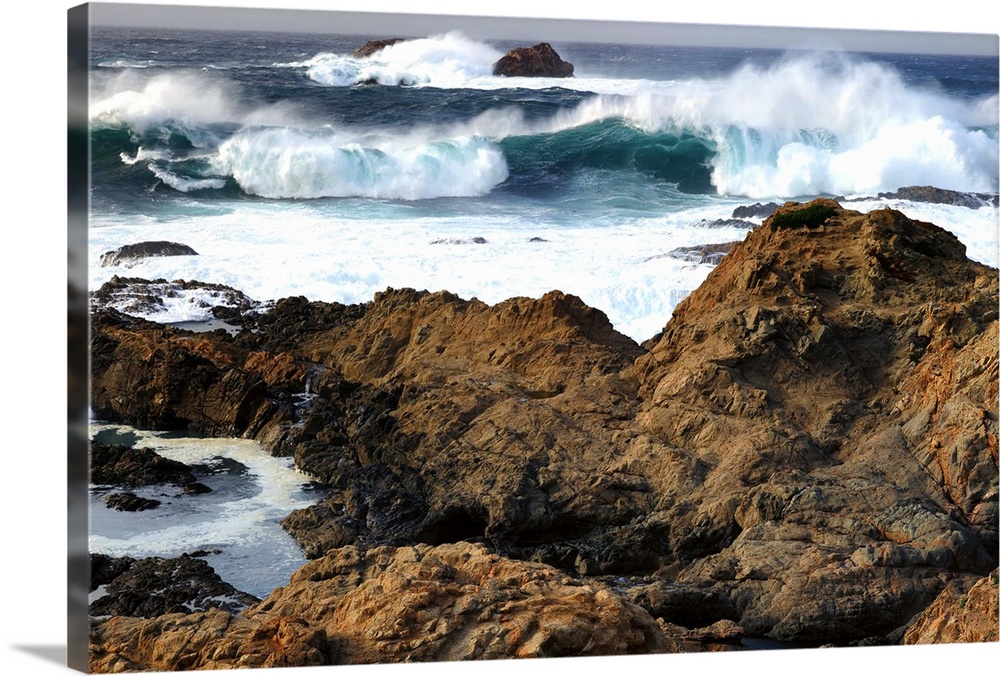 An approaching storm and high winds creates a wave surge at Garrapata State Park, Big Sur Coast, California, USA.