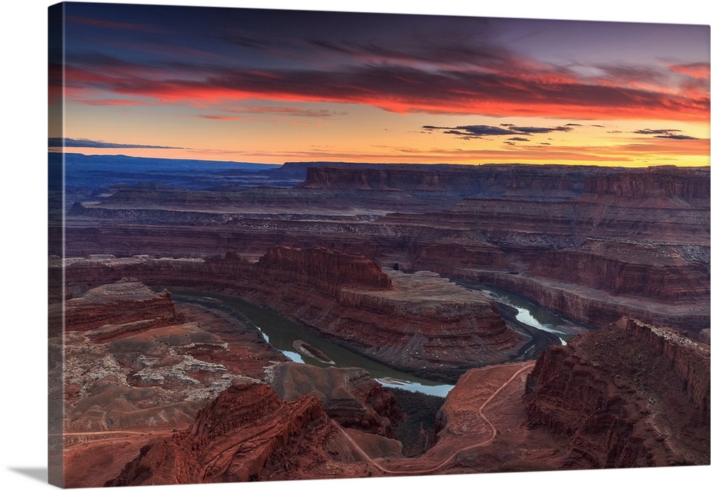 Photograph of the sunset at Dead Horse Point State Park in Moab, Utah.