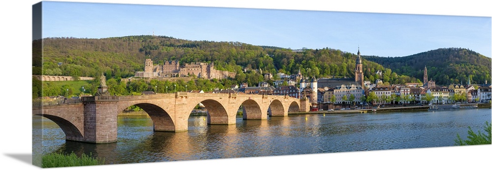 Germany, Baden-Wurttemberg, Heidelberg. Alte Brucke (old bridge) and Schloss Heidelberg castle on the Neckar River.