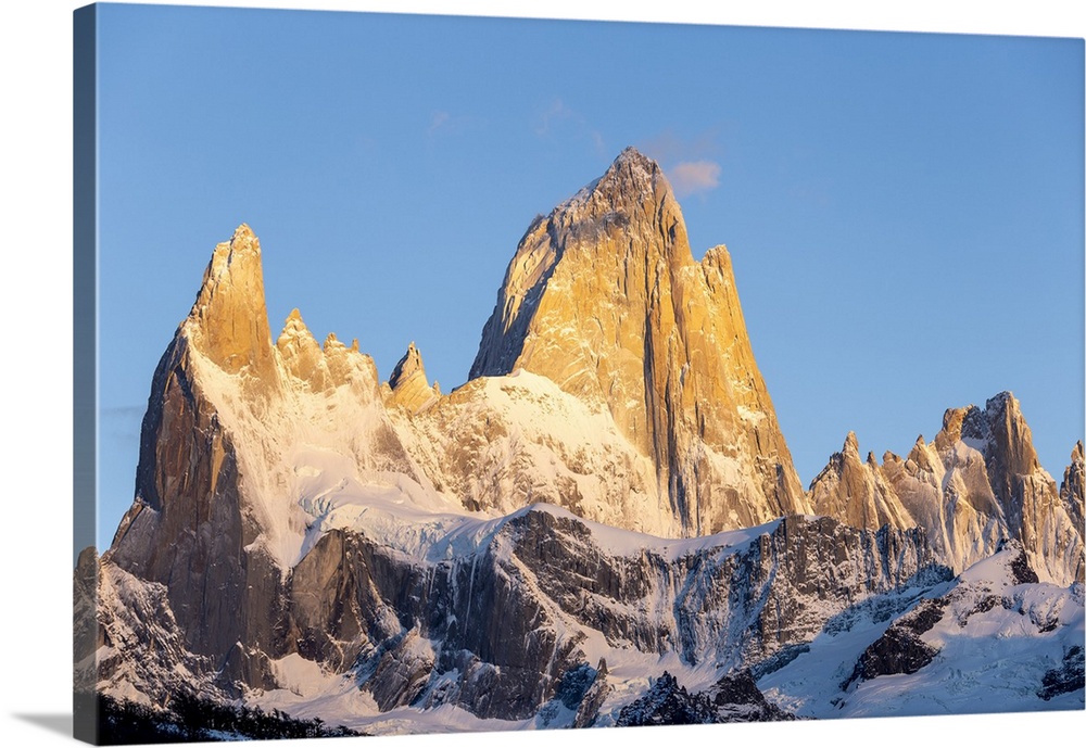 Argentina,Patagonia,Santa Cruz Province,Los Glaciares National Park,Mount Fitz Roy at dawn.