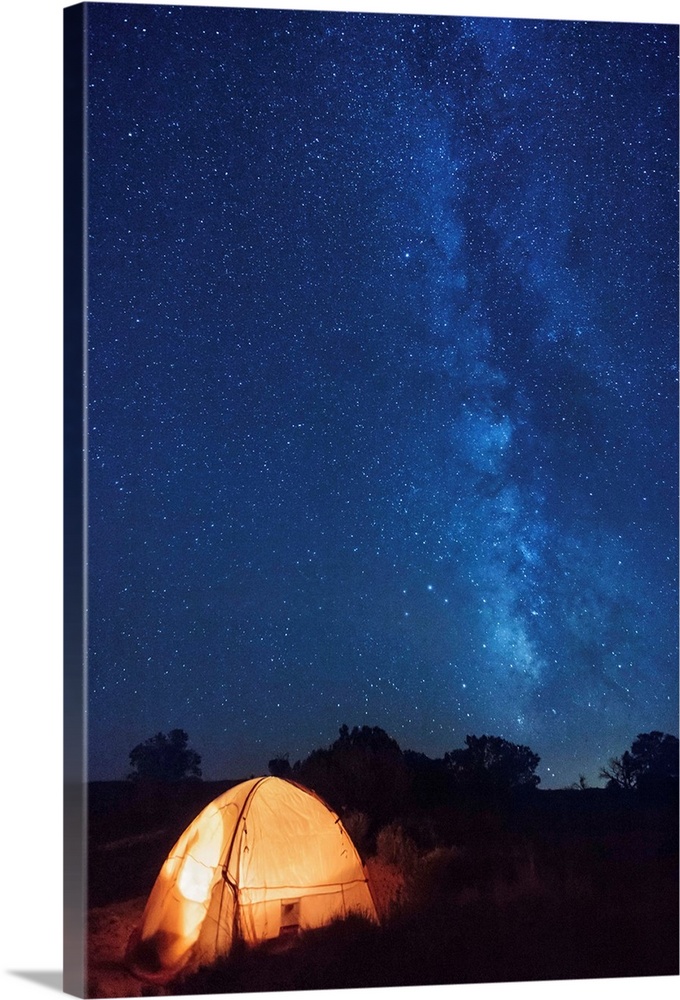 USA, Arizona, campground on Hunts Mesa and Milky Way