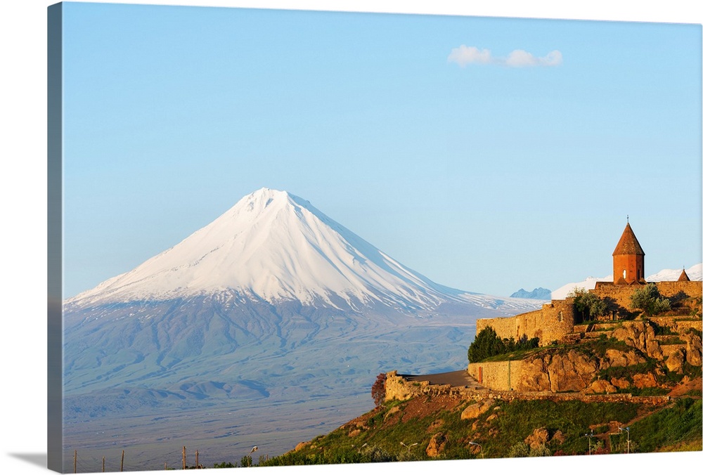 Eurasia, Caucasus region, Armenia, Khor Virap monastery, Lesser Ararat near Mount Ararat in Turkey.
