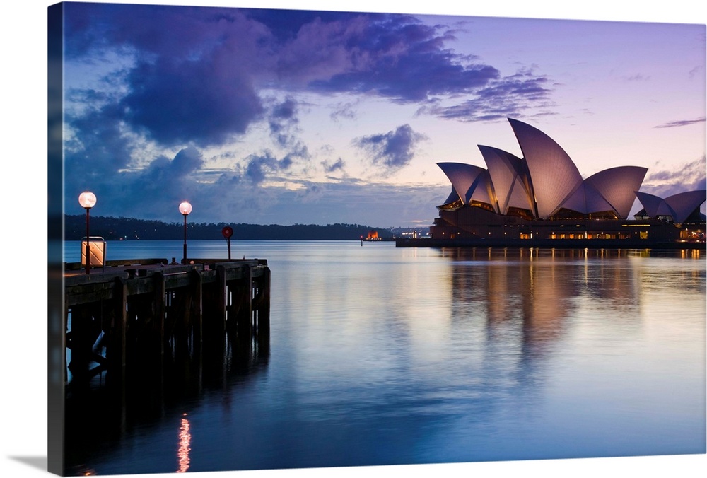 AUSTRALIA-New South Wales (NSW)-Sydney: Sydney Opera House / Dawn