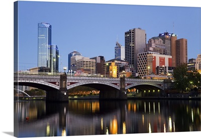 Australia, Victoria, Melbourne, Princes Bridge on the Yarra River, with the city skyline