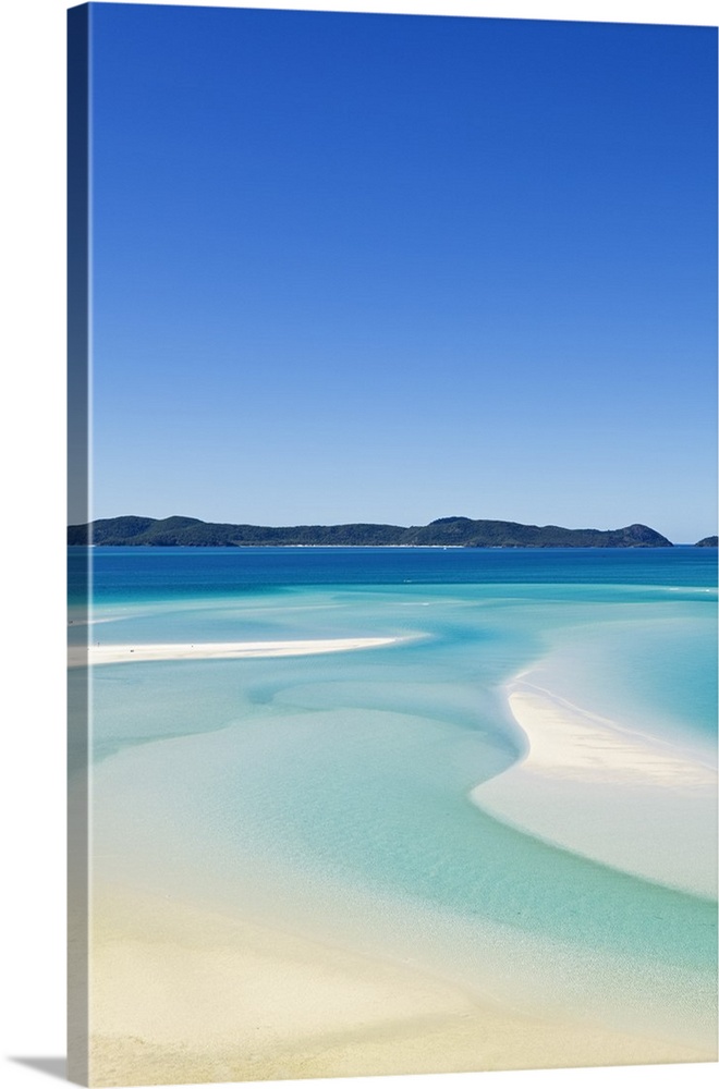 Australia, Queensland, Whitsundays, Whitsunday Island. The white sands and turquoise waters of Hill Inlet.