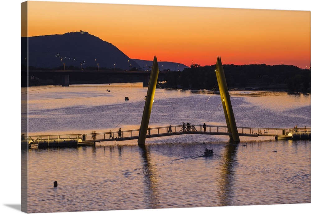 Austria, Vienna, Donau City, Ponte Cagrana Pontoon bridge over the New Danube River