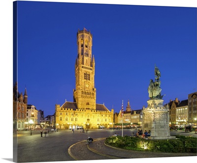 Belfort van Brugge tower. Statue of Jan Christopher Breydel and Pieter de Coninck
