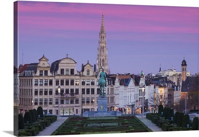 Belgium, Brussels, Mont des Arts, city skyline with Hotel de Ville tower, dawn