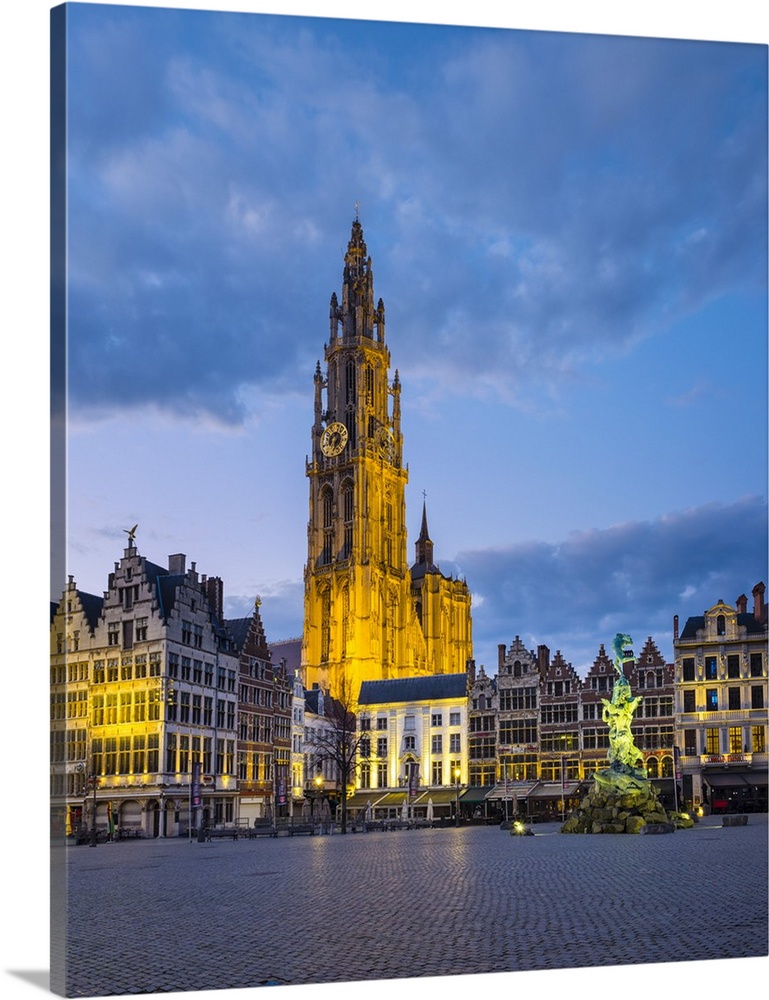 Belgium, Flanders, Antwerp (Antwerpen). Onze-Lieve-Vrouwekathedraal (Cathedral of Our Lady) on Grote Markt square at dawn.
