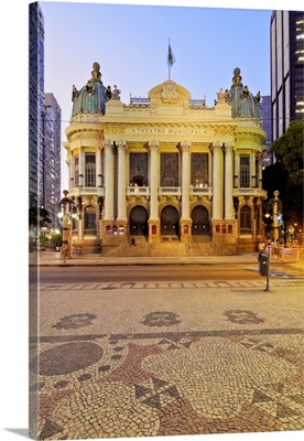 Brazil, City of Rio de Janeiro, Twilight view of the Theatro Municipal