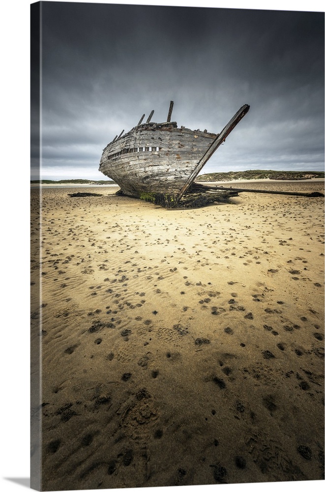 Bunbeg, County Donegal, Ulster region, Ireland, Europe. An Bun Beag shipwreck on the beach.