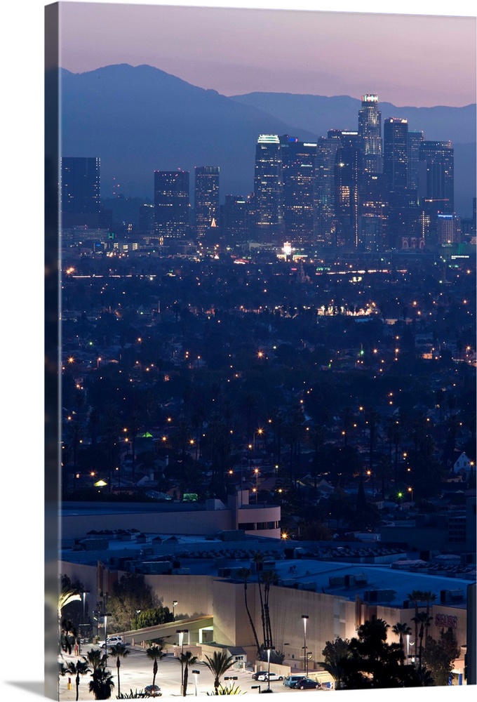 USA, California, Los Angeles, downtown view from Baldwin Hills, dawn