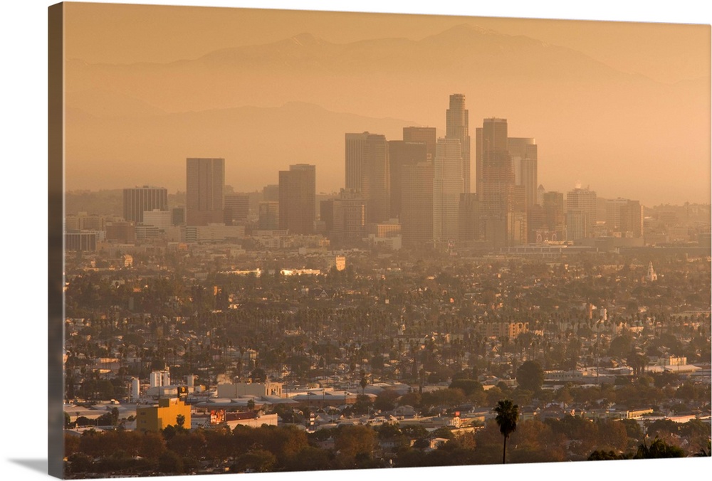 USA, California, Los Angeles, downtown view from Baldwin Hills, sunrise