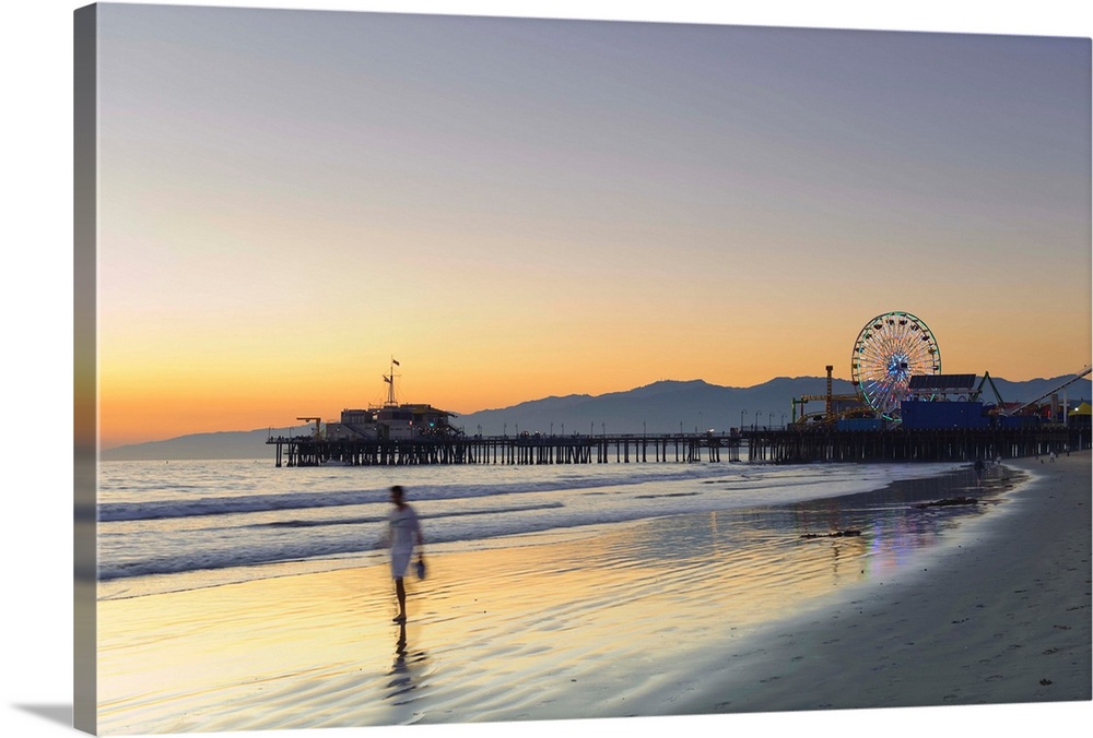 USA, California, Los Angeles, Santa Monica Beach, Pier and Ferris Wheel
