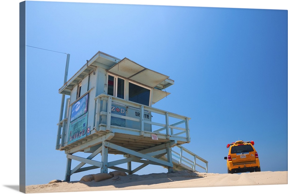 USA, California, Los Angeles, Venice, Venice Beach, Lifeguard Station and vehicle