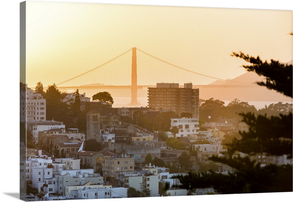 North America, USA, America, California, San Francisco, Dusk over the Golden Gate bridge and San Francisco Bay.