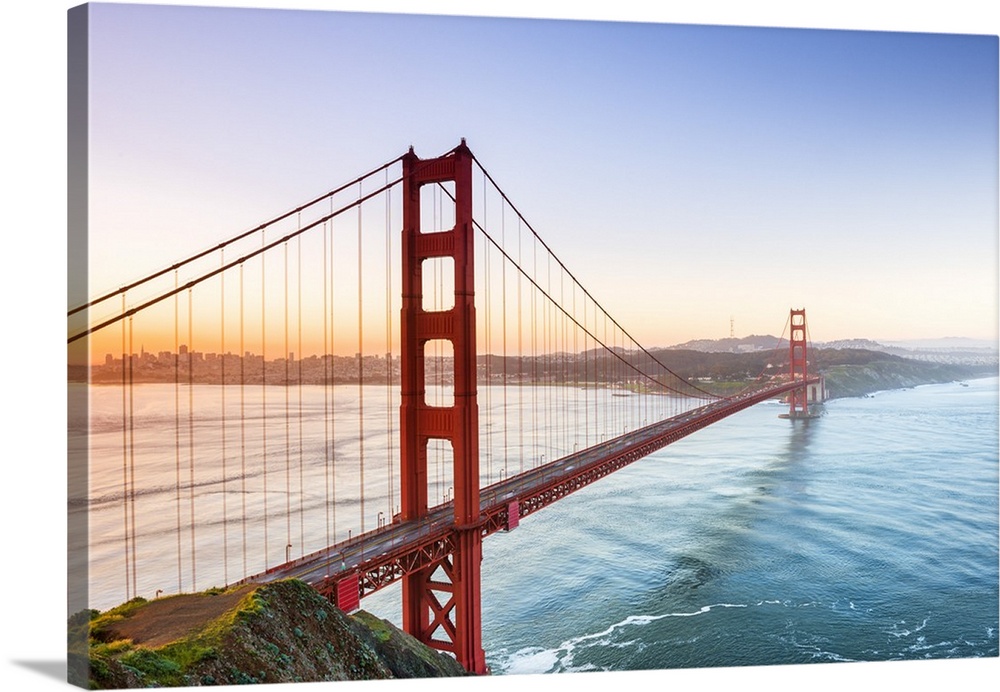 North America, USA, America, California, San Francisco, sunrise over the Golden Gate bridge.