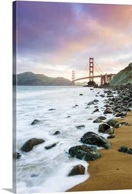 California, San Francisco, View of the Golden Gate bridge from Marshalls beach