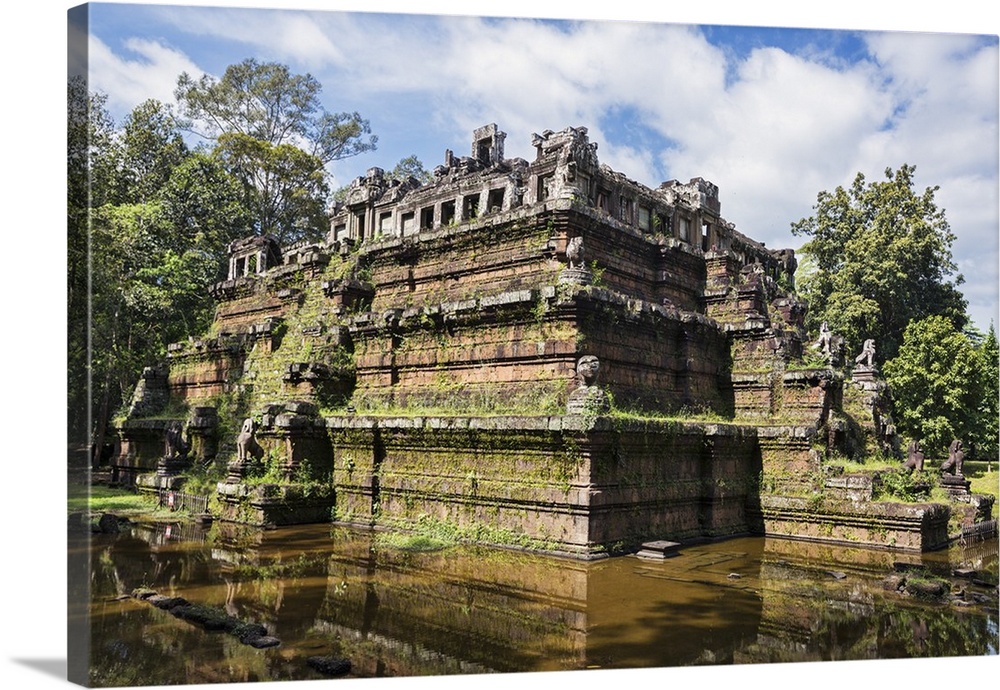 Cambodia, Angkor Thom, Siem Reap Province. The ruins of the Phimeanakas Hindu Temple .