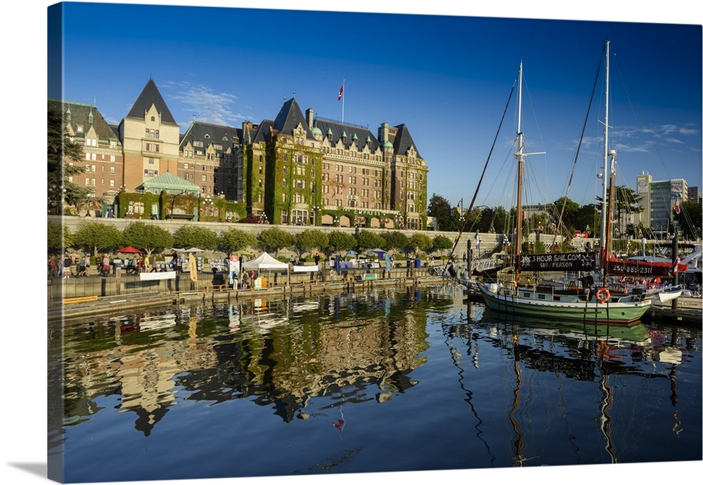 Canada, British Columbia, Vancouver Island, Victoria, harbor and Empress hotel.