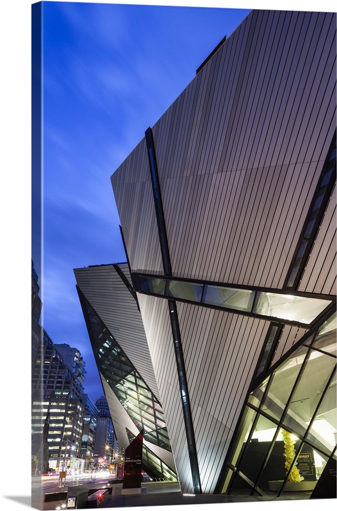 Canada, Ontario, Toronto, Royal Ontario Museum, The Crystal, Daniel Liebeskind, architect, dawn
