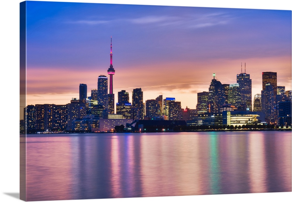 Canada, Ontario, Toronto, View of CN Tower and city skyline.