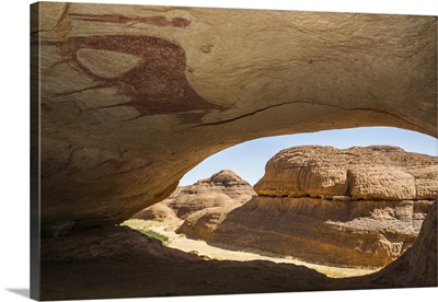 Chad, Sahara, A huge painting of cows and human figures on a large rock shelter