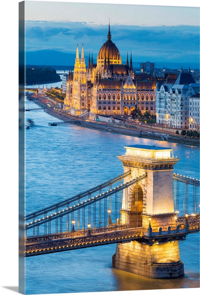 Hungary, Central Hungary, Budapest. Chain Bridge and the Hungarian Parliament Building on the Danube River.