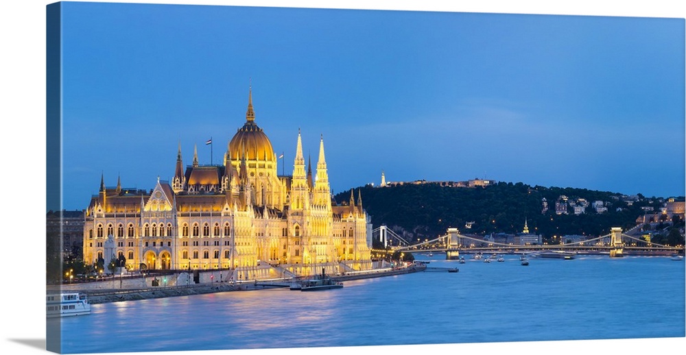 Hungary, Central Hungary, Budapest. Chain Bridge and the Hungarian Parliament Building on the Danube River.