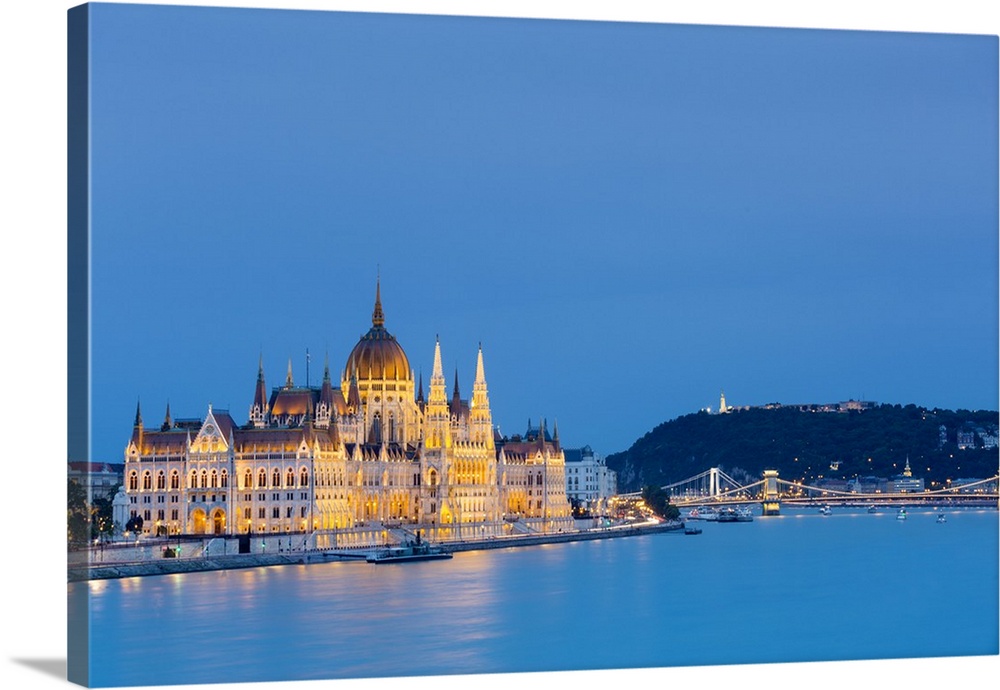 Hungary, Central Hungary, Budapest. Chain Bridge and the Hungarian Parliament Building on the Danube River.