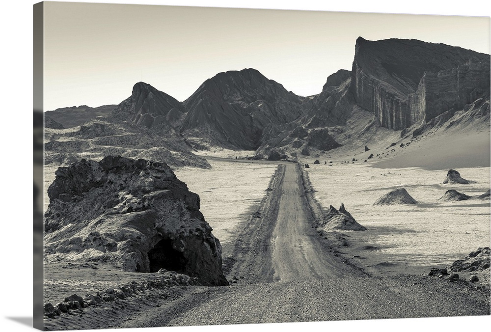 Chile, Atacama Desert, San Pedro de Atacama, Valle de la Luna, valley road