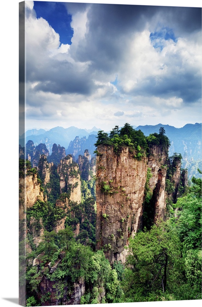 China, Hunan, Zhangjiajie National Forest Park, also called the Halleluja mountains, the forest that inspired the movie Av...