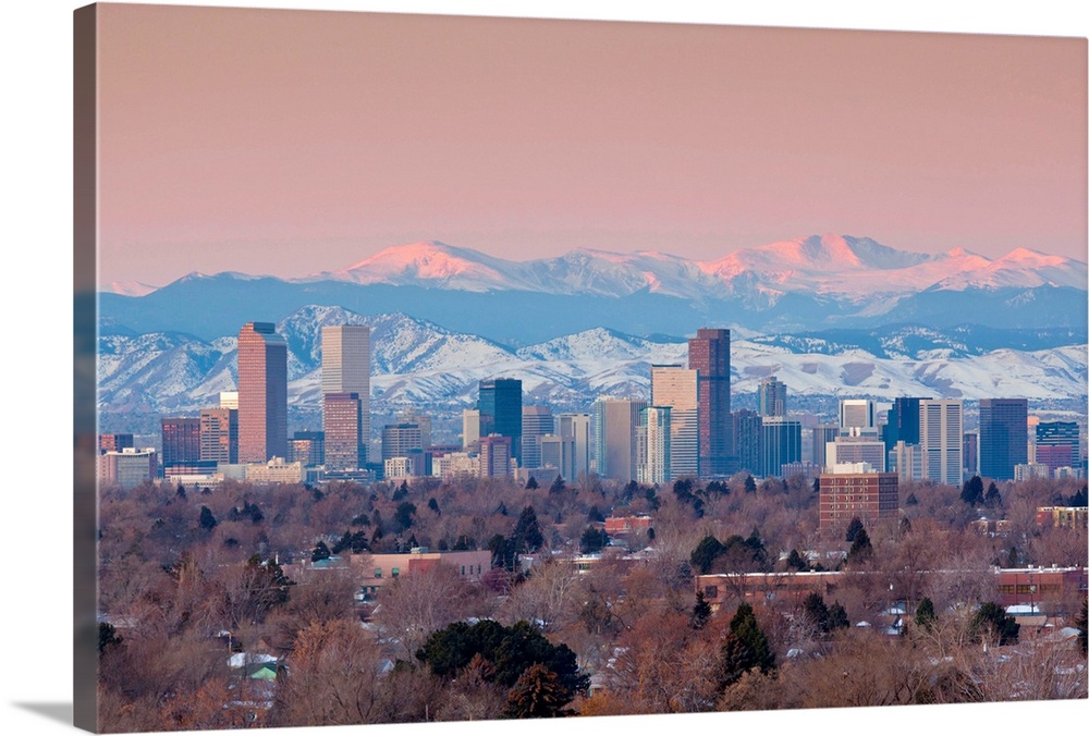 USA, Colorado, Denver, city view and Rocky Mountains from the east, dawn