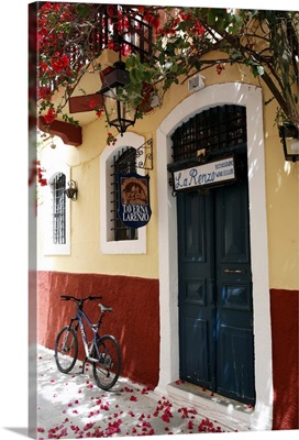 Colourful alleyway and entrance to Taverna Larenzo, Rethymnon Old Town, Crete, Greece
