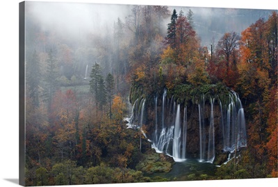 Croatia, The incredible autumn colours and waterfalls of Plitvice National Park