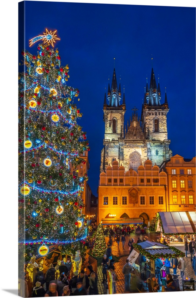 Czech Republic, Prague, Old Town, Stare Mesto, Old Town Square, Staromestske namesti, Tyn Church, Christmas Markets.